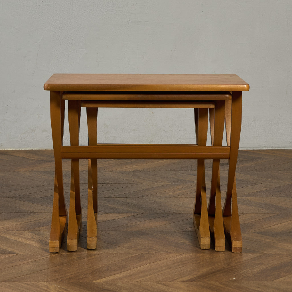 ネストテーブル