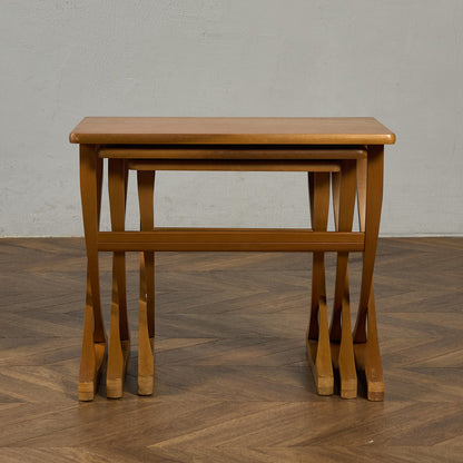 ネストテーブル