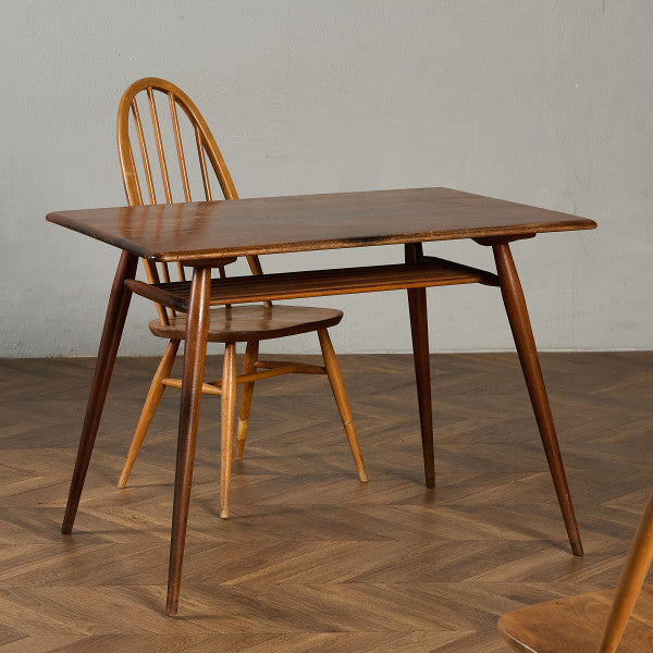 ブレックファストテーブル