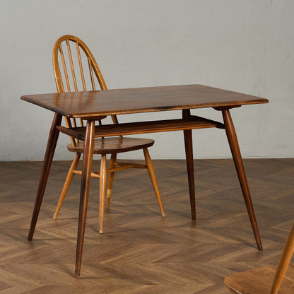 ブレックファストテーブル