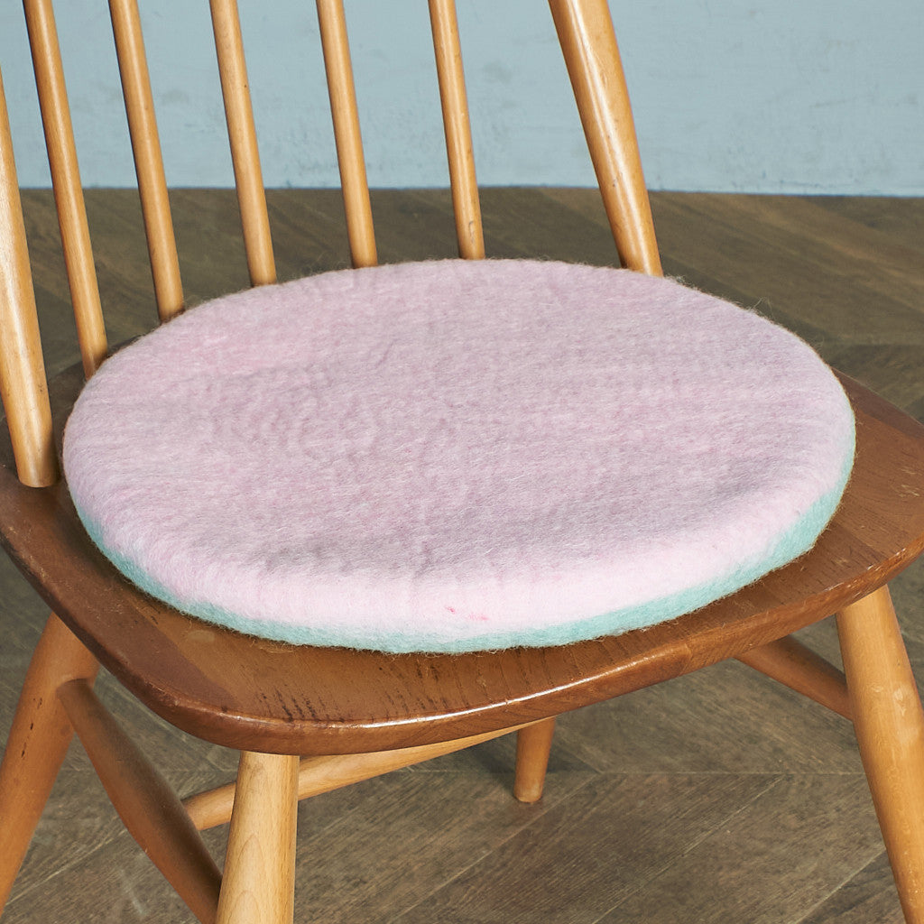 FELT ROUND CUSHION / Mink × Pink