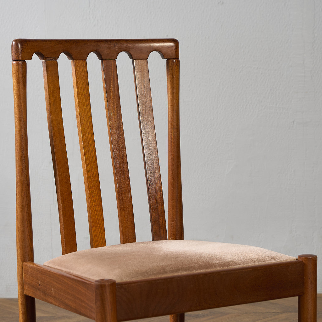 スラットバックチェア