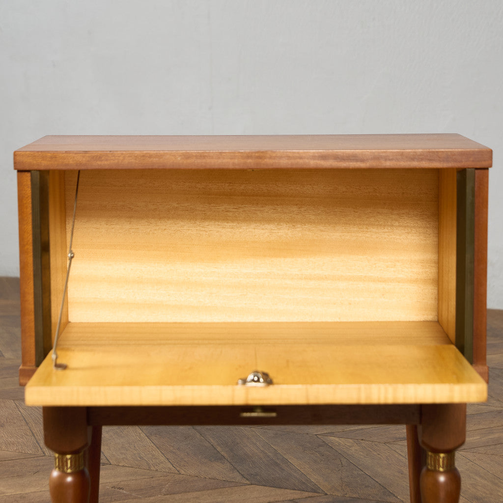 英国 ヴィンテージ ベッドサイドキャビネット