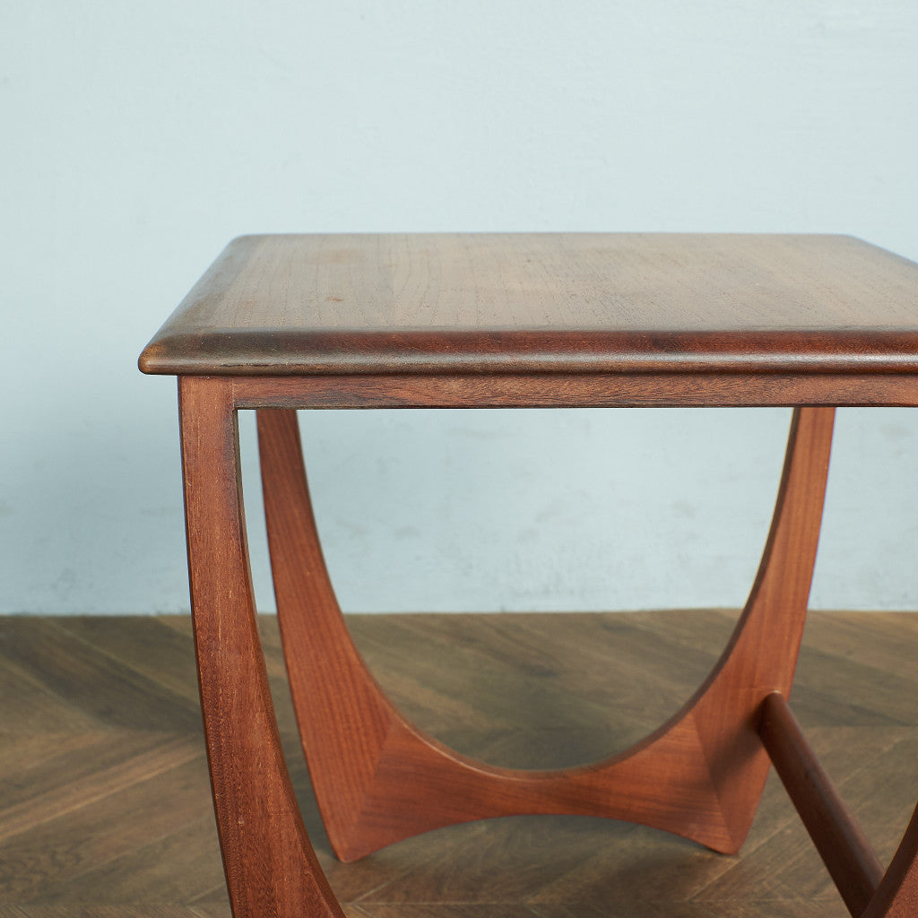 Astro セラミックタイルトップ ネストテーブル (3552D)