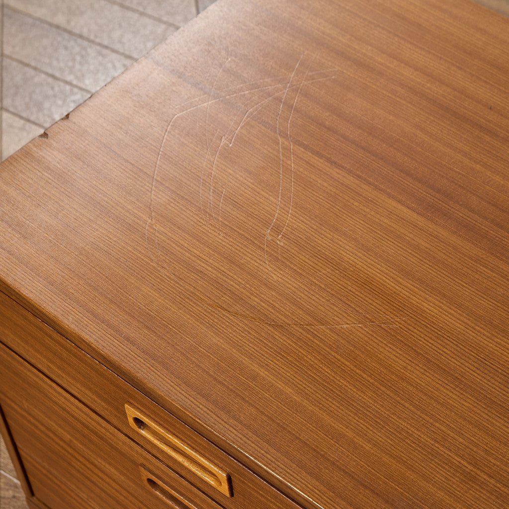 英国 ヴィンテージ 4段 サイドチェスト