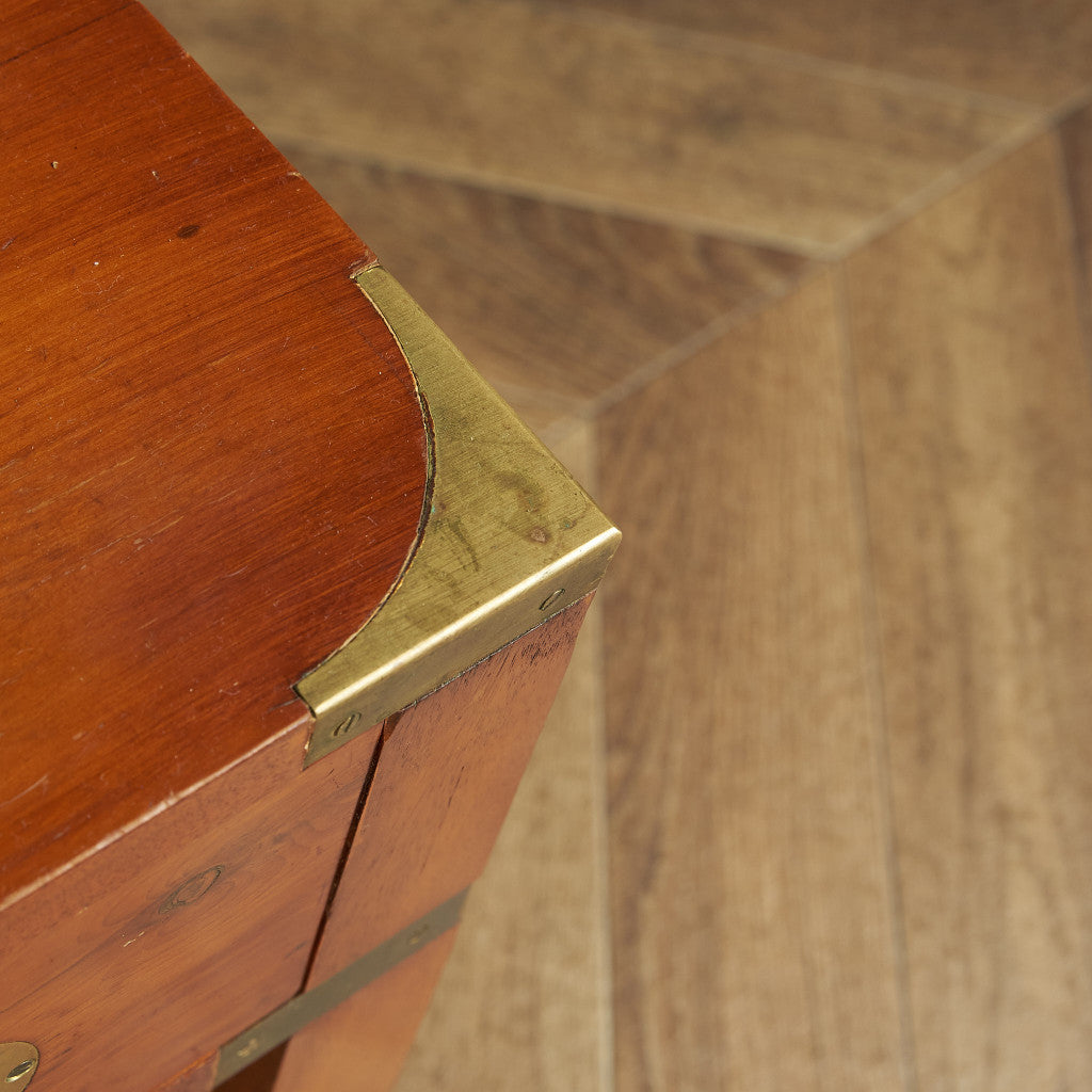 英国ヴィンテージ ベッドサイドキャビネット