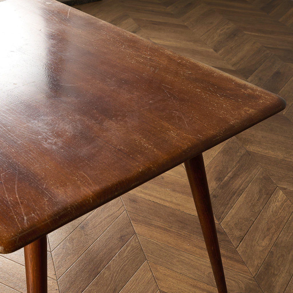 ブレックファストテーブル