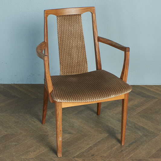 Fresco パッドバックダイニングアームチェア(Carver Chair 4567D)