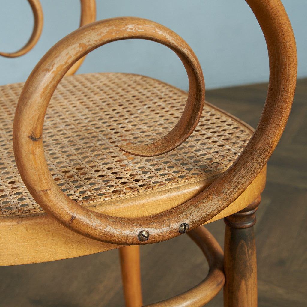 トーネット Thonet 籐張り ベントウッドアームチェア (207 トーネット Thonet 籐張り ベントウッドアームチェア (207