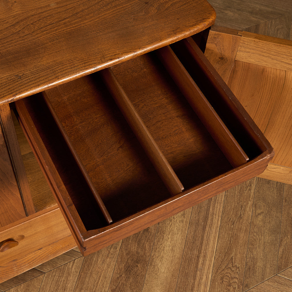 ウィンザー サイドボード