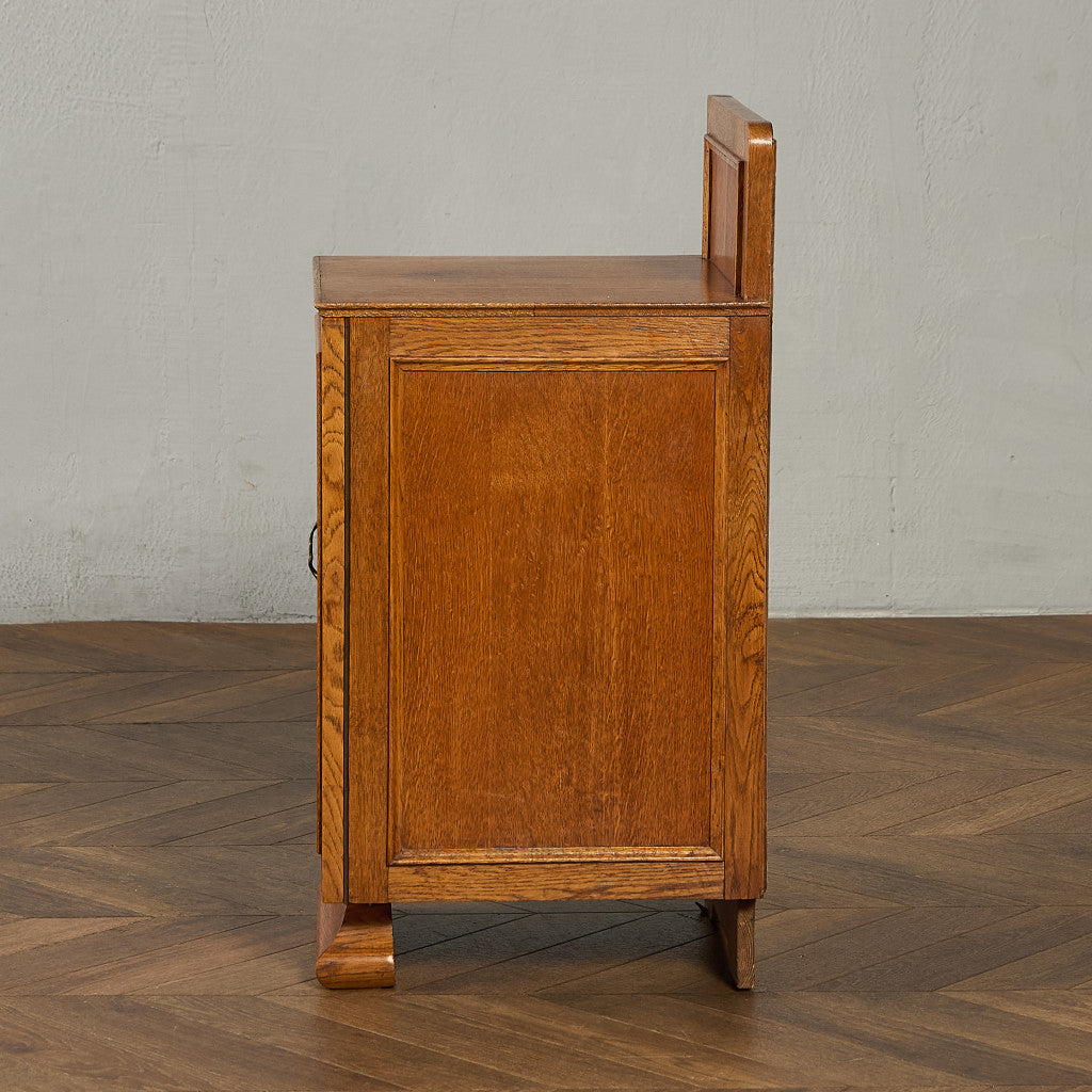 英国 クラシック ベッドサイド キャビネット