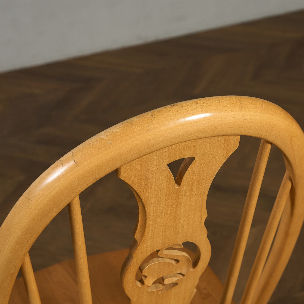 スワンバックチェア  ラウンドメタルラベル