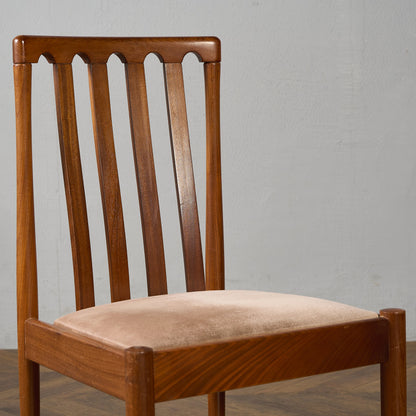 スラットバックチェア