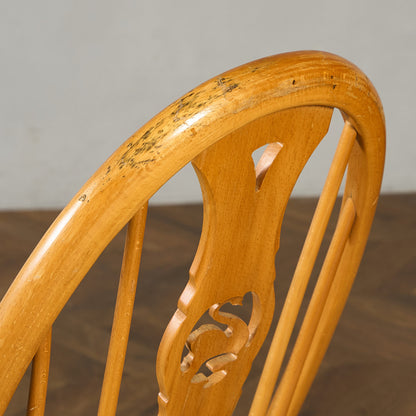 スワンバックチェア ラウンドメタルラベル