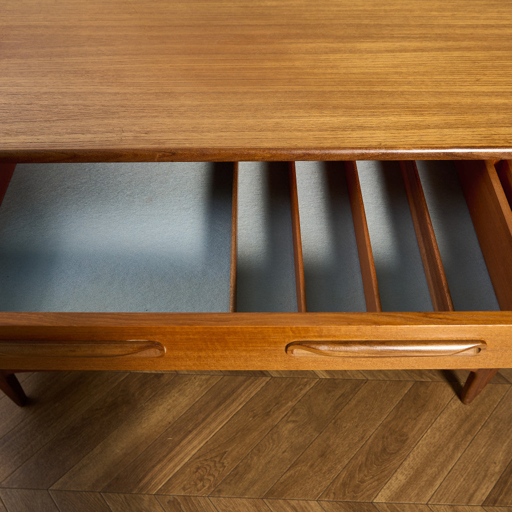 Fresco ヴィンテージ 脚付き サイドボード (4072)