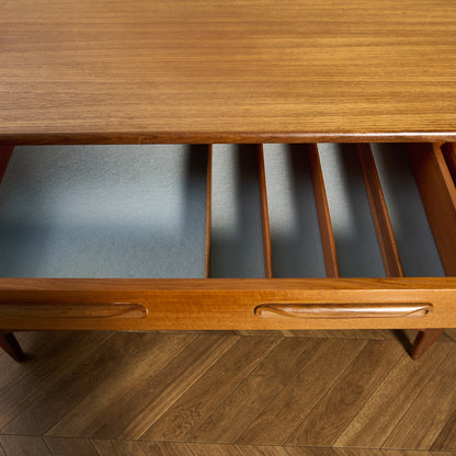 Fresco ヴィンテージ 脚付き サイドボード (4072)