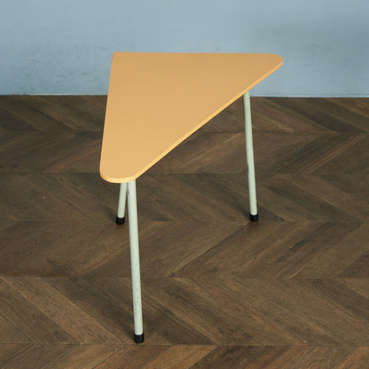 英国ヴィンテージ トライアングル センターテーブル / コーヒーテーブル #85362