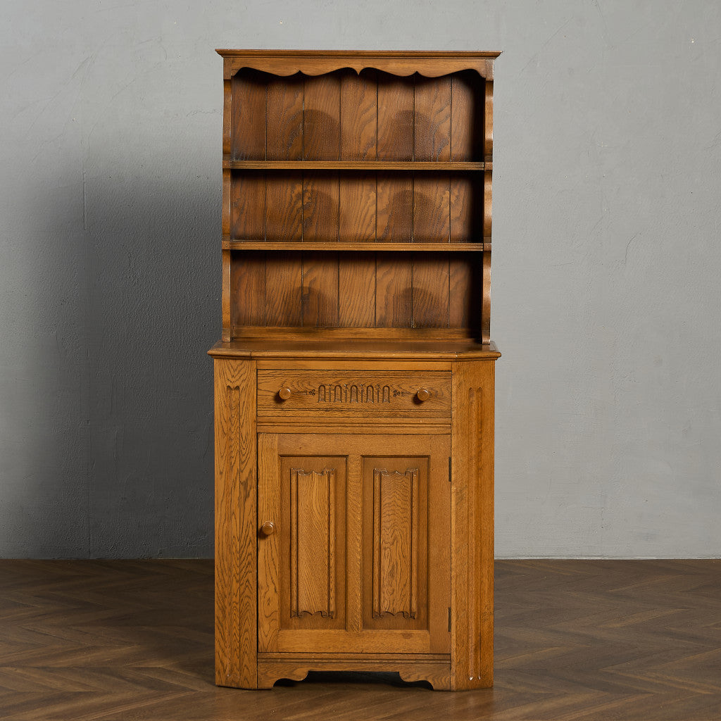 L. Marcus Ltd.  ウェルシュドレッサー 食器棚