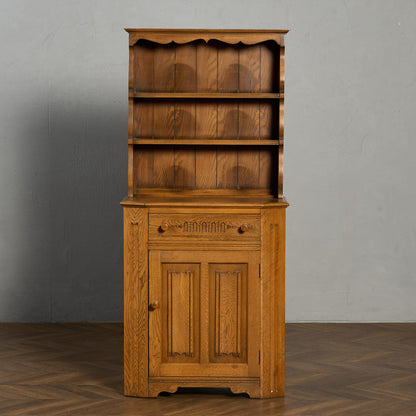 L. Marcus Ltd.  ウェルシュドレッサー 食器棚