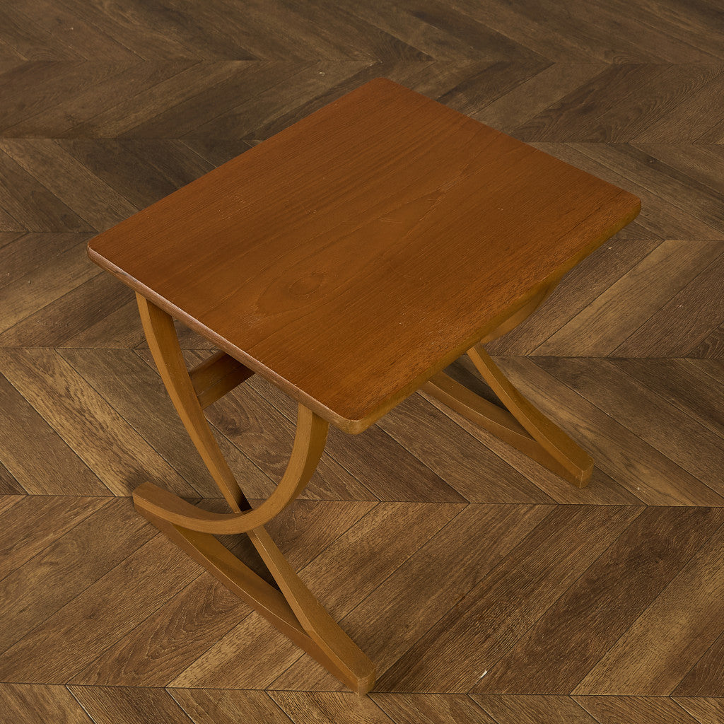 ネストテーブル