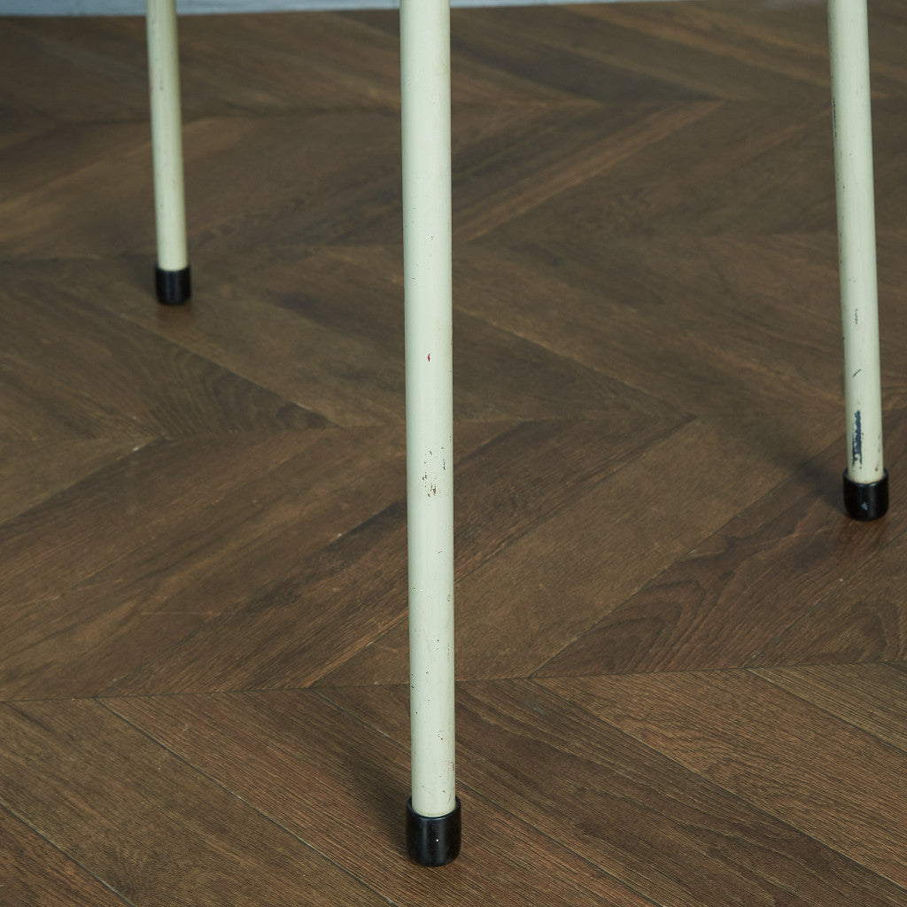 英国ヴィンテージ トライアングル センターテーブル / コーヒーテーブル #85362