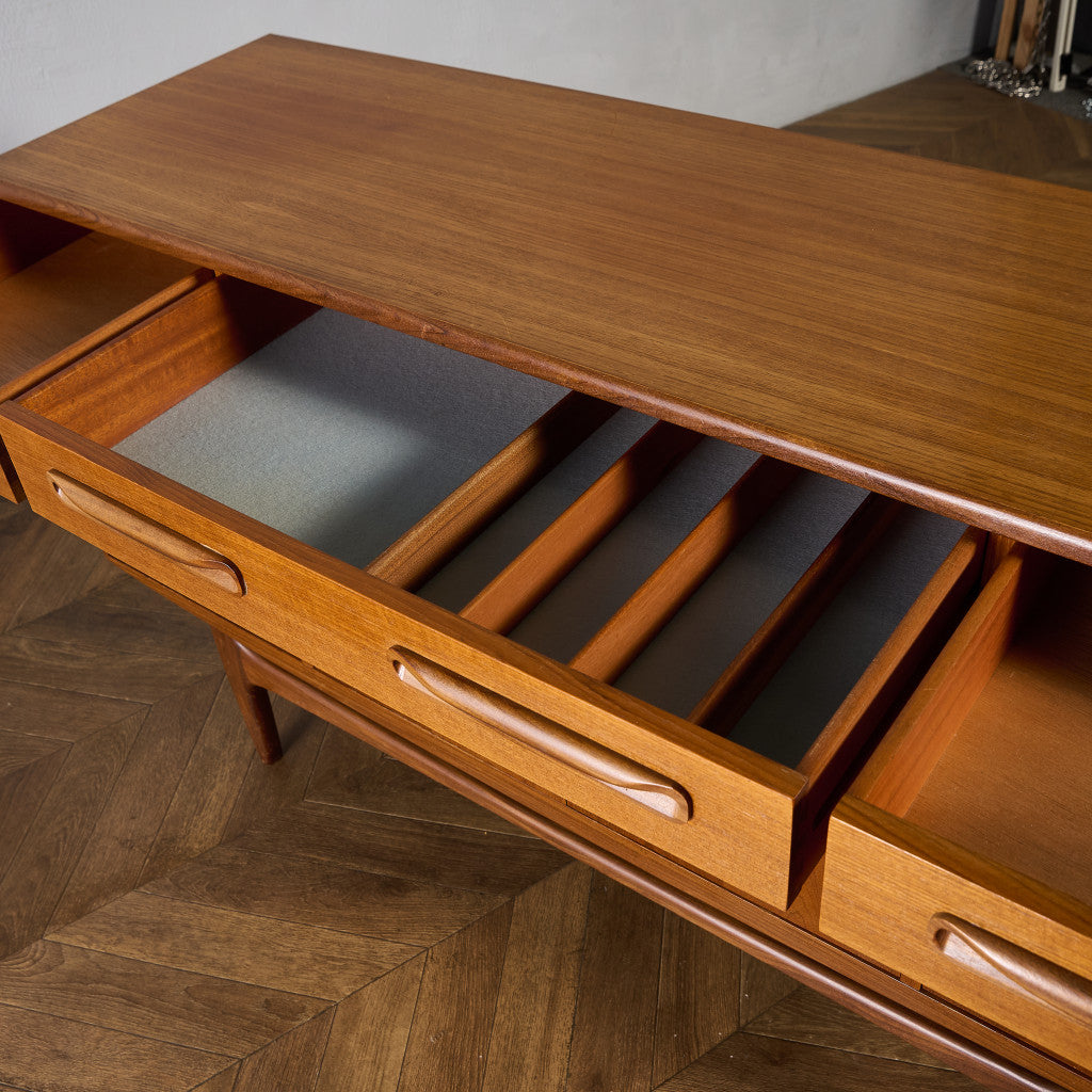 Fresco ヴィンテージ 脚付き サイドボード (4072)