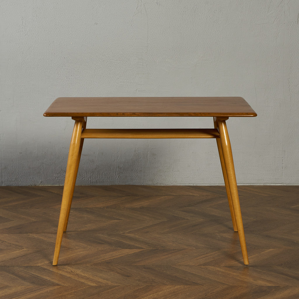 ブレックファストテーブル