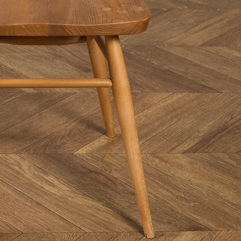 スティックバックチェア