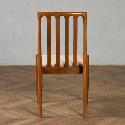 スラットバックチェア