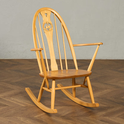 ヴィンテージ スワンバック ロッキングチェア ラウンド型メタルラベル