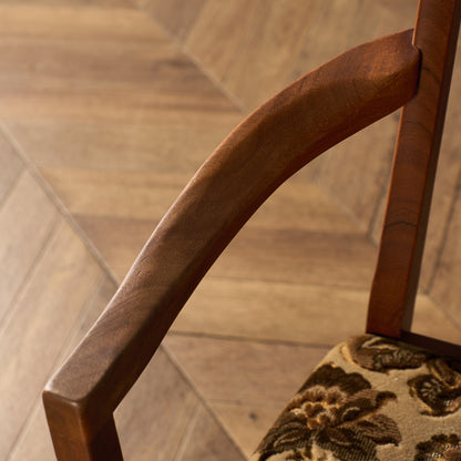 スラットバックチェア