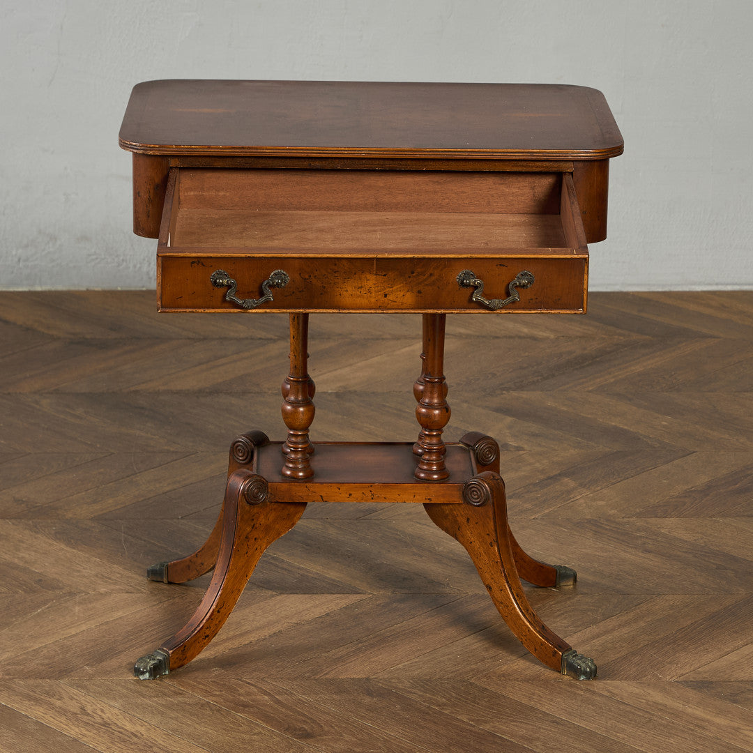 サイドテーブル