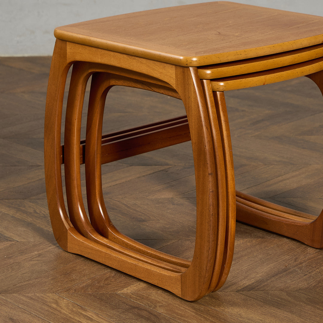 Burlington ネストテーブル