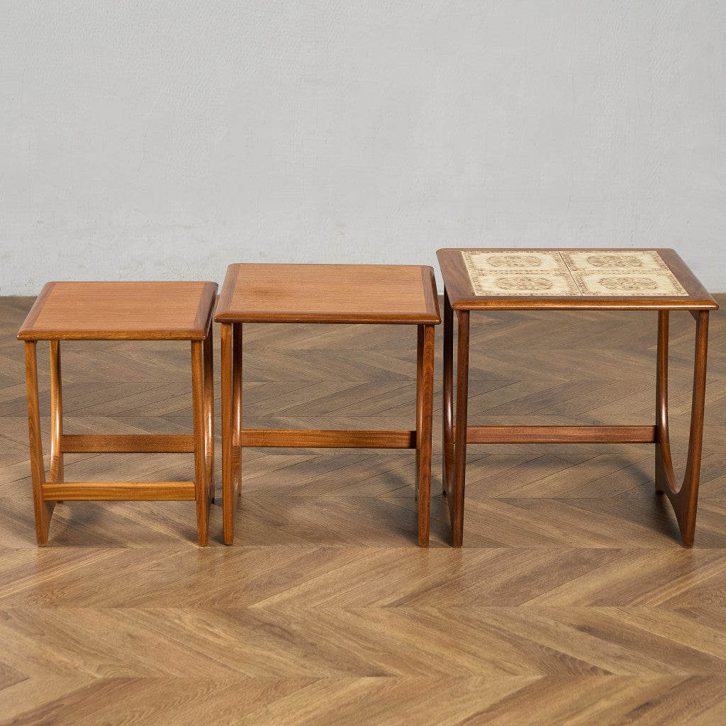 Astro セラミックタイルトップ ネストテーブル