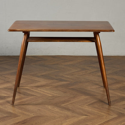 ブレックファストテーブル