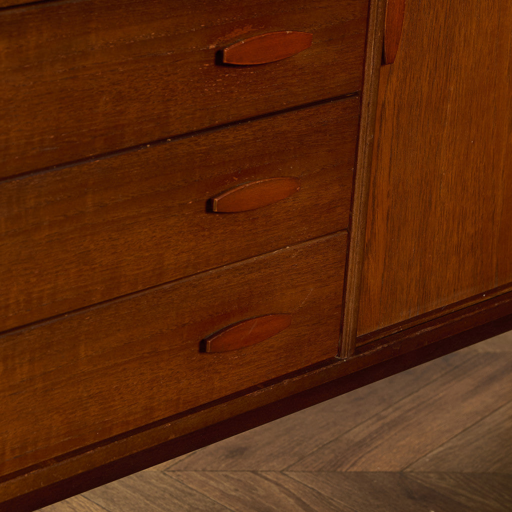 イギリス ヴィンテージ サイドボード