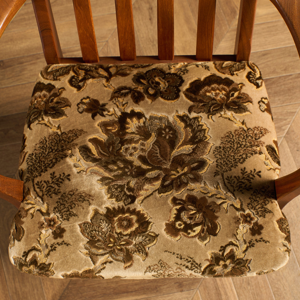 スラットバックチェア