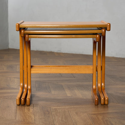 ルーマニア製 ヴィンテージ ネストテーブル