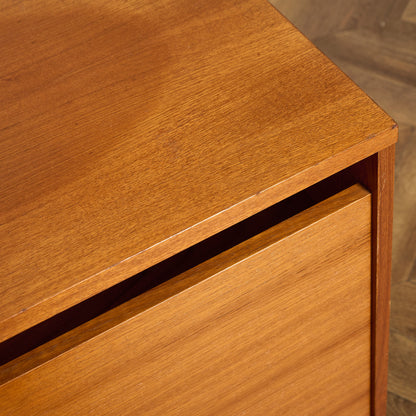 英国 ヴィンテージ ベッドサイド キャビネット