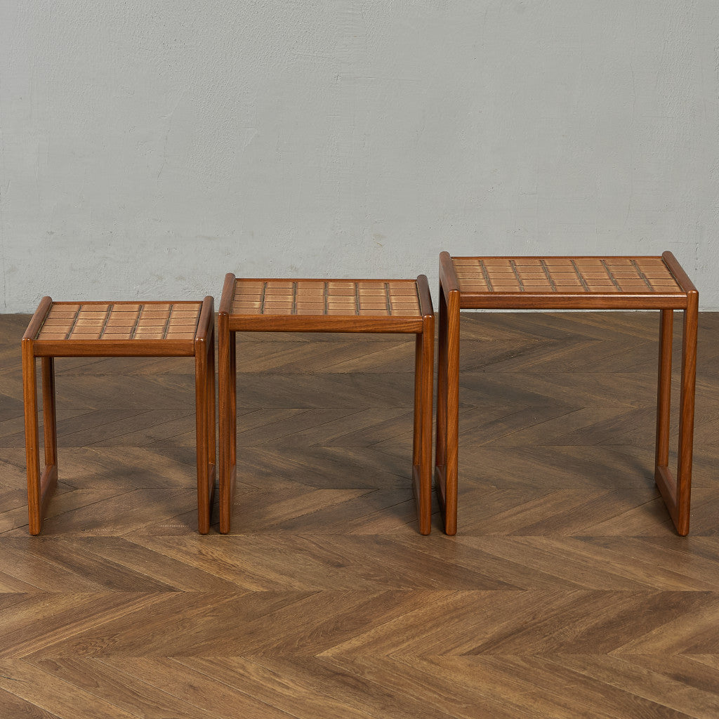 英国 ヴィンテージ タイルトップ ネストテーブル #91883