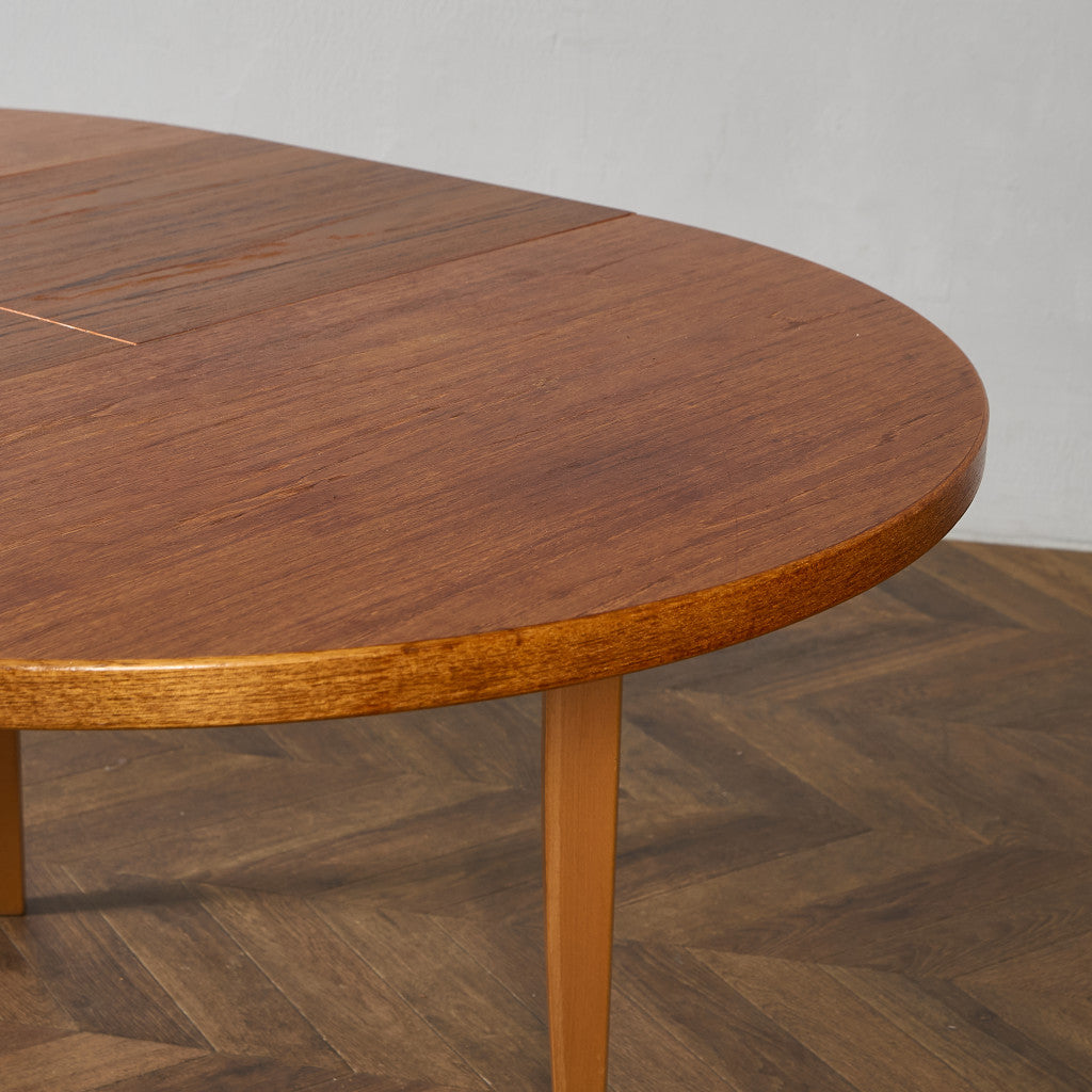 旧東ドイツ ヴィンテージ ラウンド ダイニングテーブル #95593