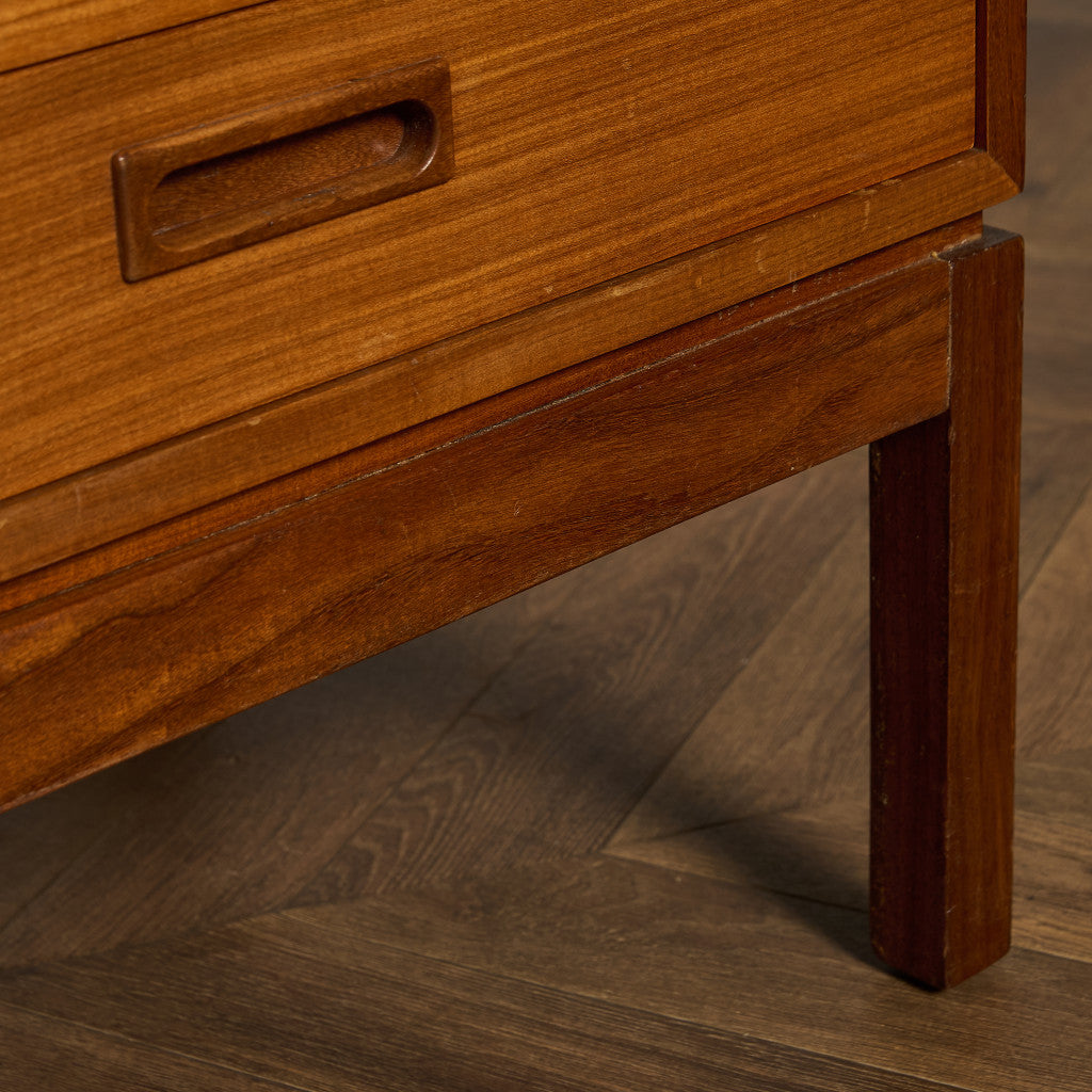 イギリス ヴィンテージ サイドボード