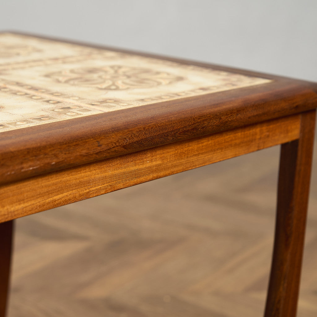 Astro セラミックタイルトップ ネストテーブル