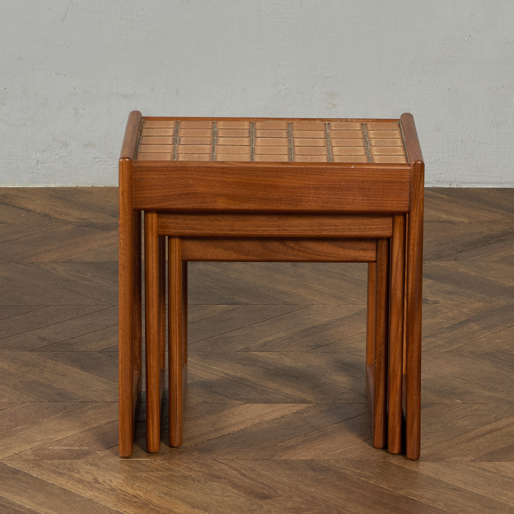 英国 ヴィンテージ タイルトップ ネストテーブル #91883