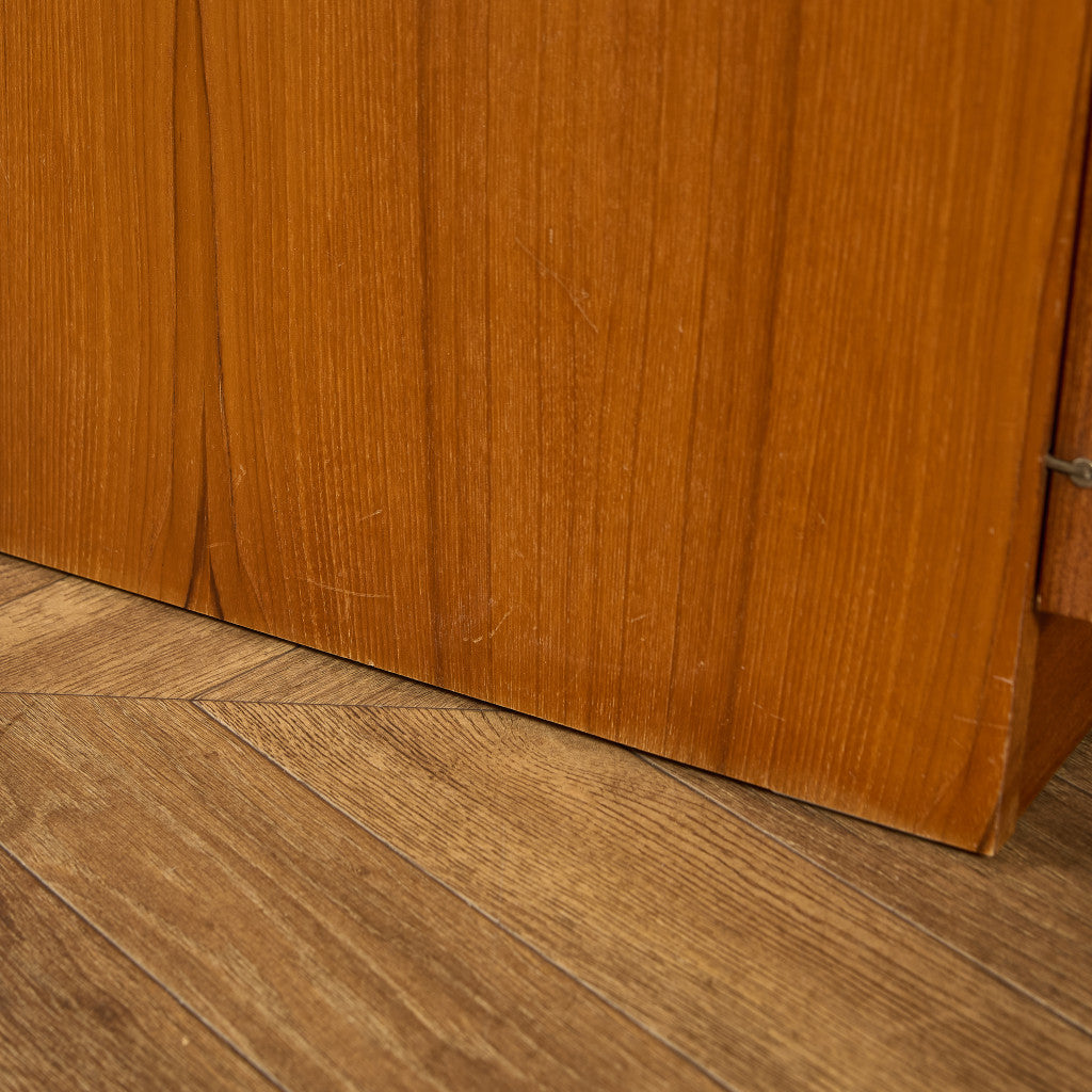 英国 ヴィンテージ キャビネット