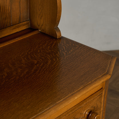 L. Marcus Ltd.  ウェルシュドレッサー 食器棚