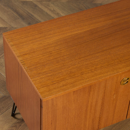 英国 ヴィンテージ キャビネット