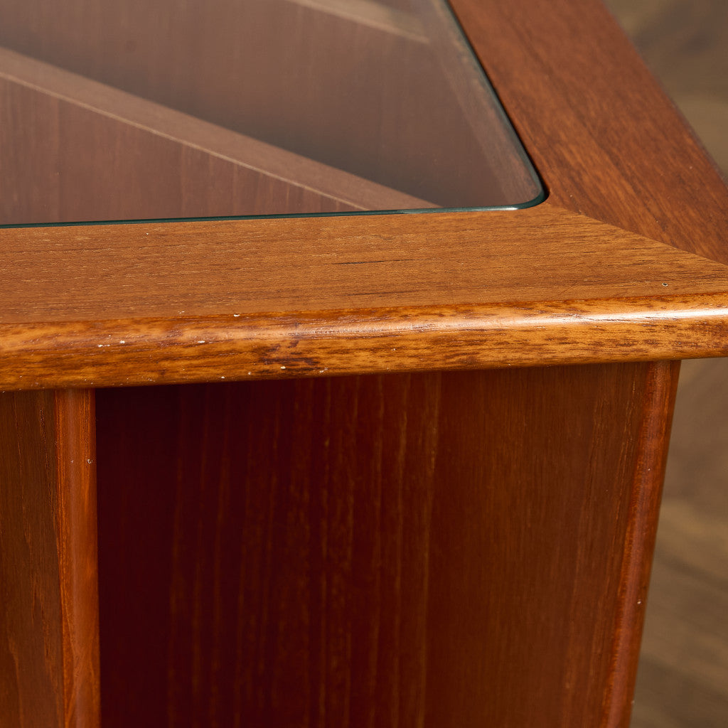 デンマーク ヴィンテージ マガジンラック付き コーヒーテーブル