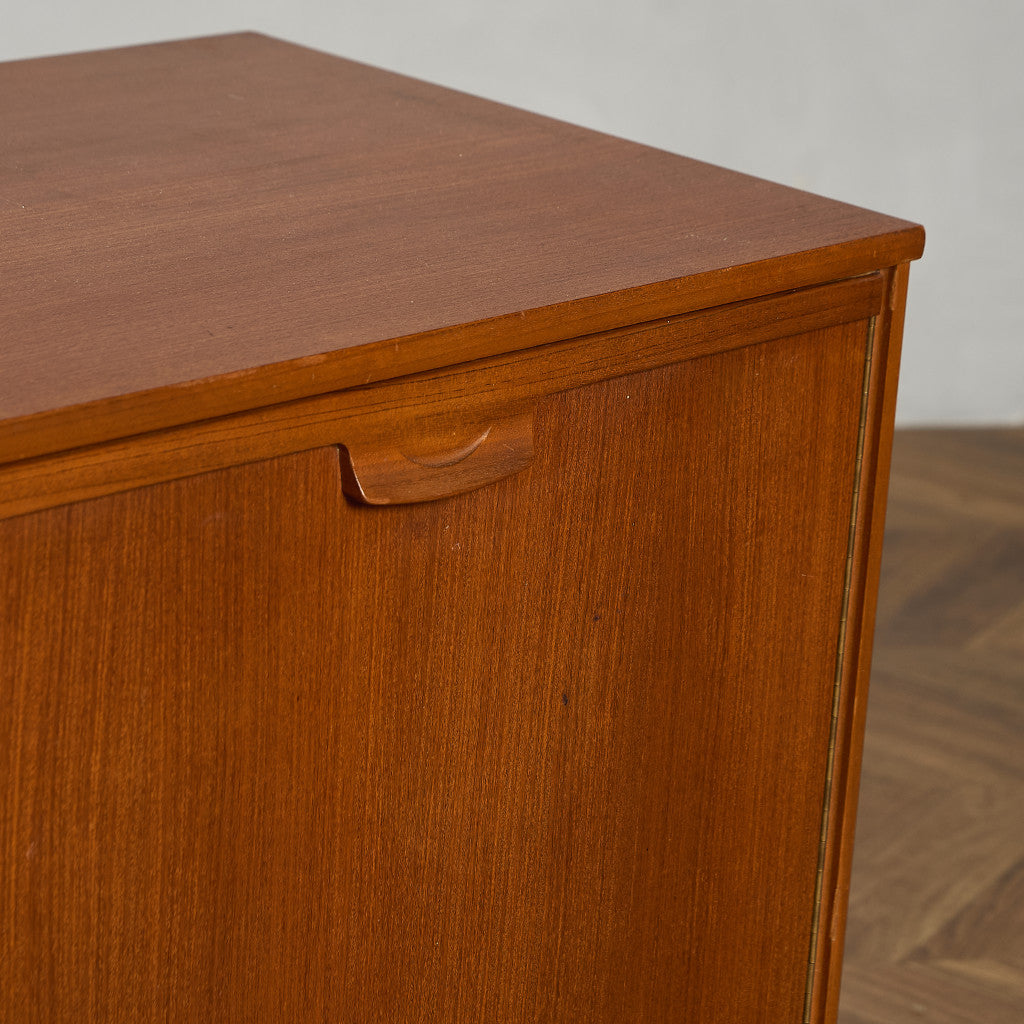 イギリス ヴィンテージ サイドボード カップボード