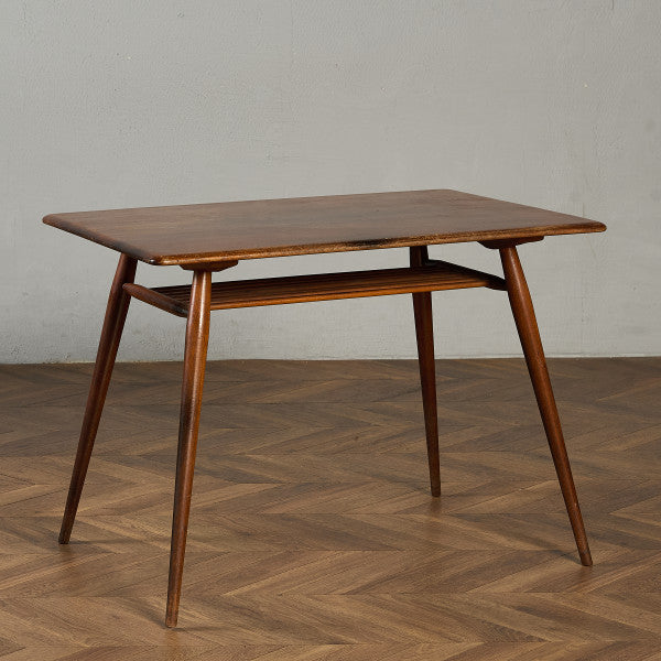 ブレックファストテーブル